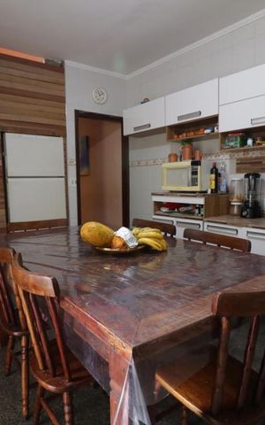 Casa à venda com 200m², 4 quartos e 3 vagas Casa à venda com 200m², 4 quartos e 3 vagasCozinha
