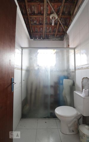 Casa à venda com 200m², 4 quartos e 3 vagas Casa à venda com 200m², 4 quartos e 3 vagasBanheiro 2