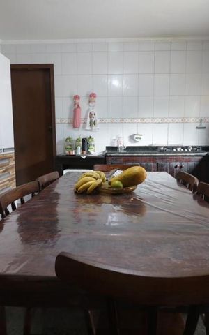 Casa à venda com 200m², 4 quartos e 3 vagas Casa à venda com 200m², 4 quartos e 3 vagasCozinha