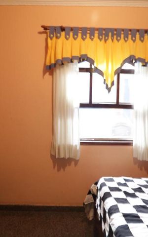 Casa à venda com 200m², 4 quartos e 3 vagas Casa à venda com 200m², 4 quartos e 3 vagasQuarto 1
