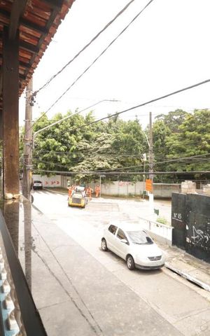 Casa à venda com 200m², 4 quartos e 3 vagas Casa à venda com 200m², 4 quartos e 3 vagasSacada da Sala