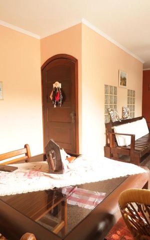 Casa à venda com 200m², 4 quartos e 3 vagas Casa à venda com 200m², 4 quartos e 3 vagascasa 1 - Sala