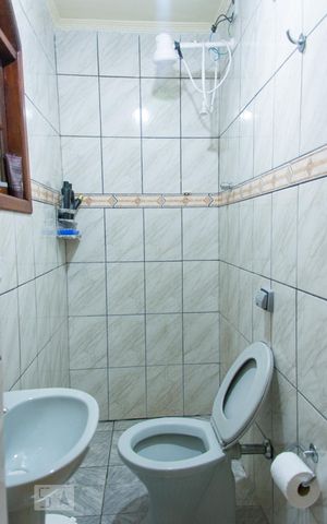 Casa à venda com 173m², 3 quartos e 2 vagas Casa à venda com 173m², 3 quartos e 2 vagasBanheiro da Suíte 2