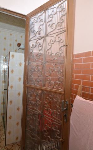 Casa para alugar com 220m², 3 quartos e 3 vagasÁrea entre os Banheiros