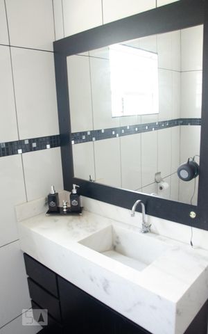 Casa à venda com 130m², 3 quartos e 4 vagasBanheiro da Suíte