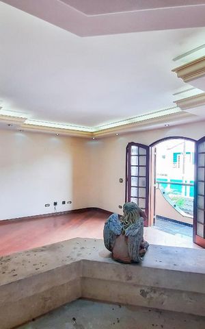Casa à venda com 606m², 4 quartos e 6 vagasSala 