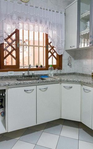 Casa à venda com 183m², 3 quartos e 2 vagasCozinha