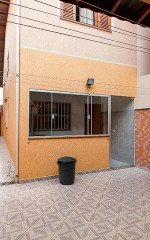 Casa à venda com 183m², 3 quartos e 2 vagasQuintal - fundos