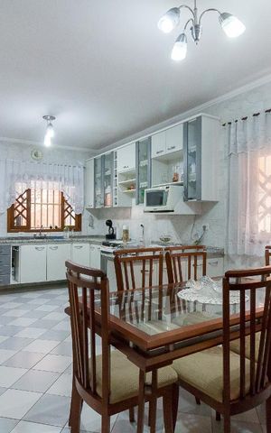 Casa à venda com 183m², 3 quartos e 2 vagasCozinha