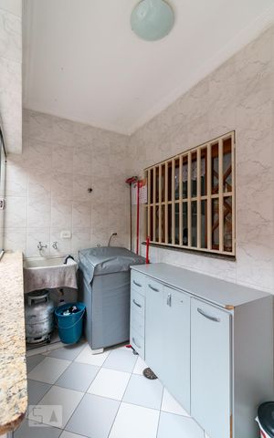 Casa à venda com 183m², 3 quartos e 2 vagasÁrea de serviço