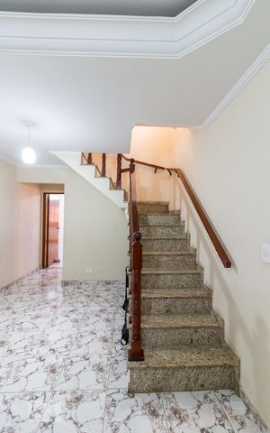 Casa à venda com 183m², 3 quartos e 2 vagasEscadas