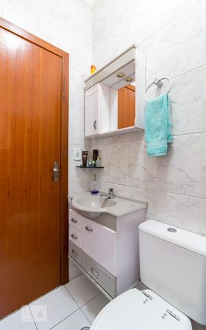 Casa à venda com 183m², 3 quartos e 2 vagasBanheiro social