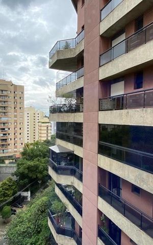 Apartamento à venda com 160m², 4 quartos e 3 vagas Apartamento à venda com 160m², 4 quartos e 3 vagasVista da Suíte 2