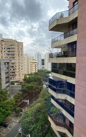 Apartamento à venda com 160m², 4 quartos e 3 vagas Apartamento à venda com 160m², 4 quartos e 3 vagasVista da Suíte 3