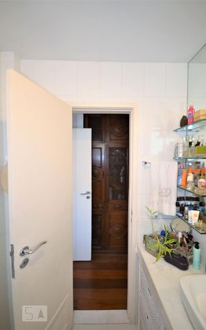 Apartamento à venda com 270m², 3 quartos e 2 vagasBanheiro da Suíte 2