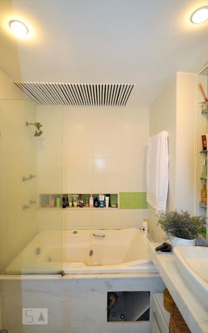 Apartamento à venda com 270m², 3 quartos e 2 vagasBanheiro da Suíte