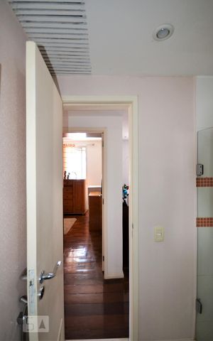 Apartamento à venda com 270m², 3 quartos e 2 vagasBanheiro 