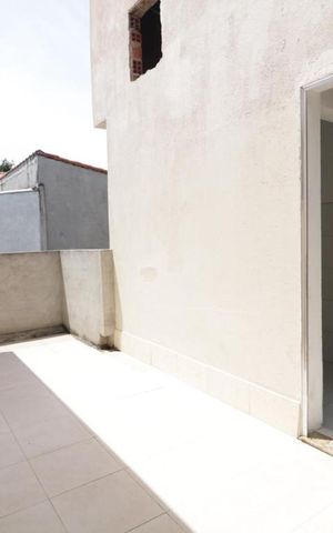 Casa à venda com 150m², 4 quartos e 2 vagas Casa à venda com 150m², 4 quartos e 2 vagasArea externa