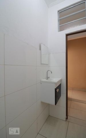 Casa à venda com 150m², 4 quartos e 2 vagas Casa à venda com 150m², 4 quartos e 2 vagasBanheiro 1