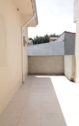 Casa à venda com 150m², 4 quartos e 2 vagas Casa à venda com 150m², 4 quartos e 2 vagasArea externa