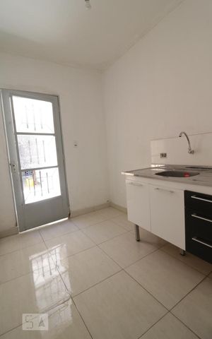 Casa à venda com 150m², 4 quartos e 2 vagas Casa à venda com 150m², 4 quartos e 2 vagasCozinha