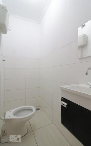 Casa à venda com 150m², 4 quartos e 2 vagas Casa à venda com 150m², 4 quartos e 2 vagasBanheiro 1