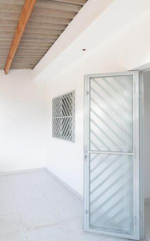 Casa à venda com 150m², 4 quartos e 2 vagas Casa à venda com 150m², 4 quartos e 2 vagasVaranda quarto 1