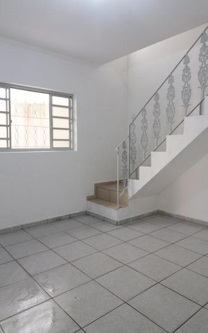 Casa à venda com 150m², 4 quartos e 2 vagas Casa à venda com 150m², 4 quartos e 2 vagasCasa 2 - Sala
