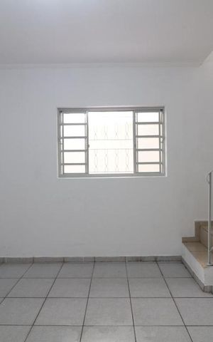 Casa à venda com 150m², 4 quartos e 2 vagas Casa à venda com 150m², 4 quartos e 2 vagasCasa 2 - Sala