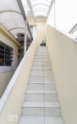 Casa à venda com 110m², 3 quartos e sem vagaEscadas