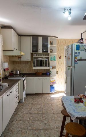 Casa à venda com 250m², 6 quartos e 3 vagas Casa à venda com 250m², 6 quartos e 3 vagasCozinha