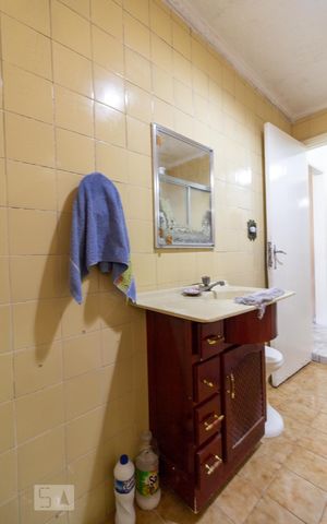 Casa à venda com 250m², 6 quartos e 3 vagas Casa à venda com 250m², 6 quartos e 3 vagasBanheiro Social 1