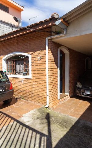 Casa à venda com 250m², 6 quartos e 3 vagas Casa à venda com 250m², 6 quartos e 3 vagasGaragem