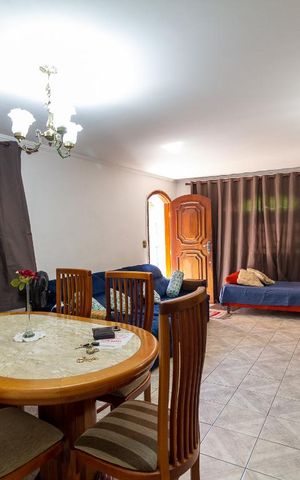 Casa à venda com 250m², 6 quartos e 3 vagas Casa à venda com 250m², 6 quartos e 3 vagasSala