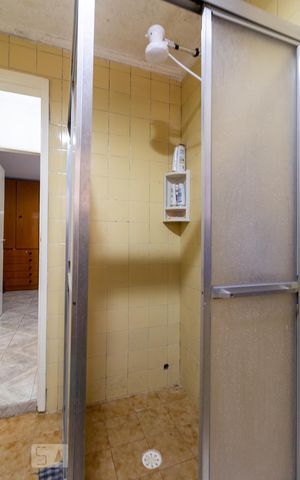 Casa à venda com 250m², 6 quartos e 3 vagas Casa à venda com 250m², 6 quartos e 3 vagasBanheiro Social 1