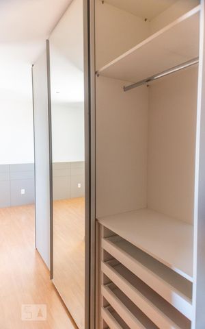 Apartamento para alugar com 100m², 2 quartos e 1 vaga Apartamento para alugar com 100m², 2 quartos e 1 vagaArmário da Suíte