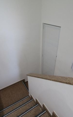Apartamento à venda com 60m², 2 quartos e 1 vagaEscada
