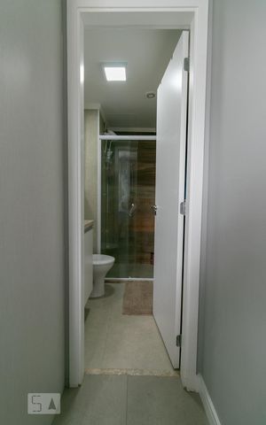 Apartamento para alugar com 33m², 1 quarto e sem vaga Apartamento para alugar com 33m², 1 quarto e sem vagaBanheiro da Suíte