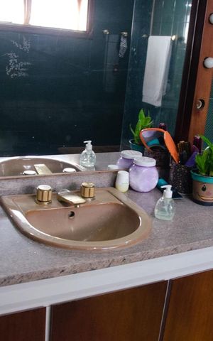 Casa à venda com 432m², 4 quartos e 6 vagasBanheiro da suite 1