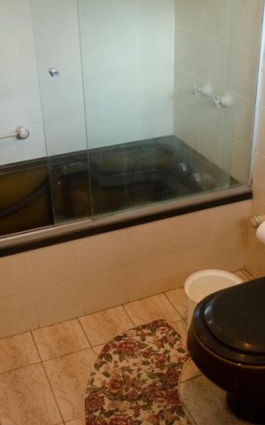 Casa à venda com 432m², 4 quartos e 6 vagasBanheiro da suite 2