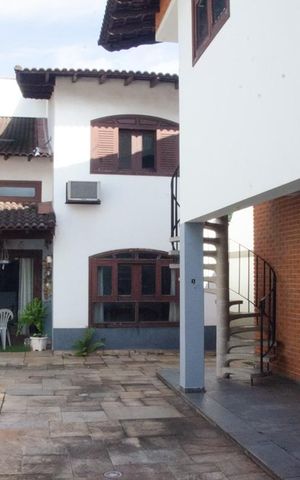 Casa à venda com 432m², 4 quartos e 6 vagasÁrea comum - Piscina