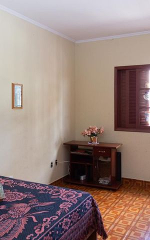 Casa à venda com 300m², 3 quartos e 5 vagas Casa à venda com 300m², 3 quartos e 5 vagasQuarto 1