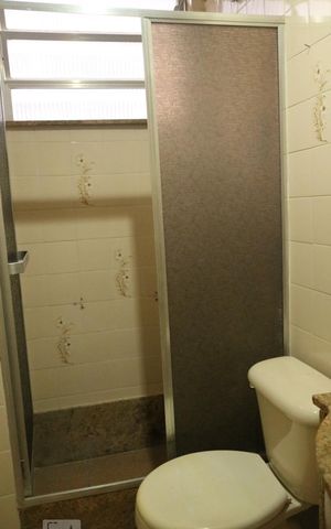 Apartamento à venda com 77m², 2 quartos e 1 vagaDetalhe do Banheiro 