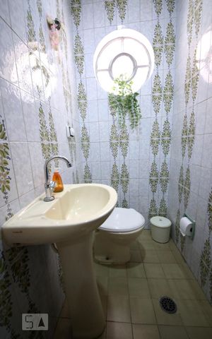 Casa à venda com 172m², 3 quartos e 2 vagasLavabo 