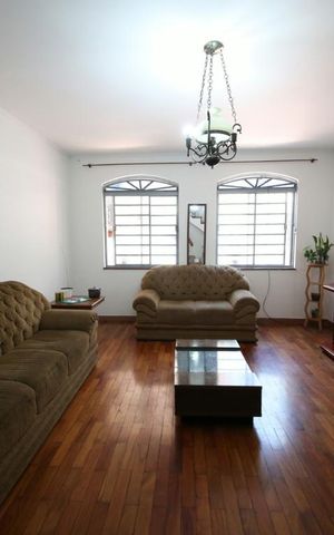 Casa à venda com 172m², 3 quartos e 2 vagasSala 