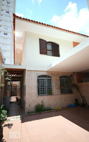 Casa à venda com 172m², 3 quartos e 2 vagasFachada 1