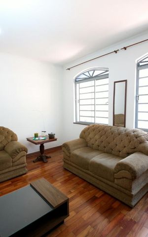 Casa à venda com 172m², 3 quartos e 2 vagasSala 