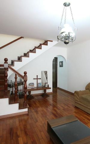 Casa à venda com 172m², 3 quartos e 2 vagasSala 