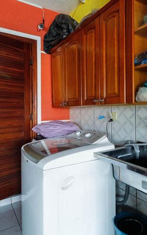 Casa à venda com 130m², 2 quartos e 2 vagas Casa à venda com 130m², 2 quartos e 2 vagasÁrea de serviço