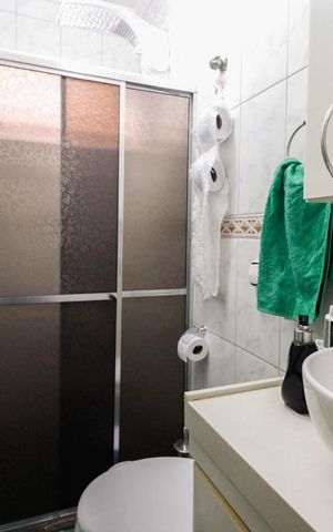 Casa à venda com 130m², 2 quartos e 2 vagas Casa à venda com 130m², 2 quartos e 2 vagasBanheiro